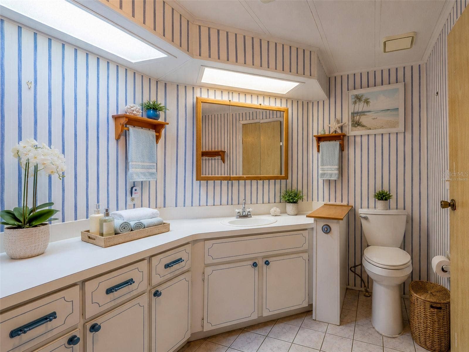 1021 HILLTOP ROAD, Tavares, FL 32778 Second bathroom, virtually staged