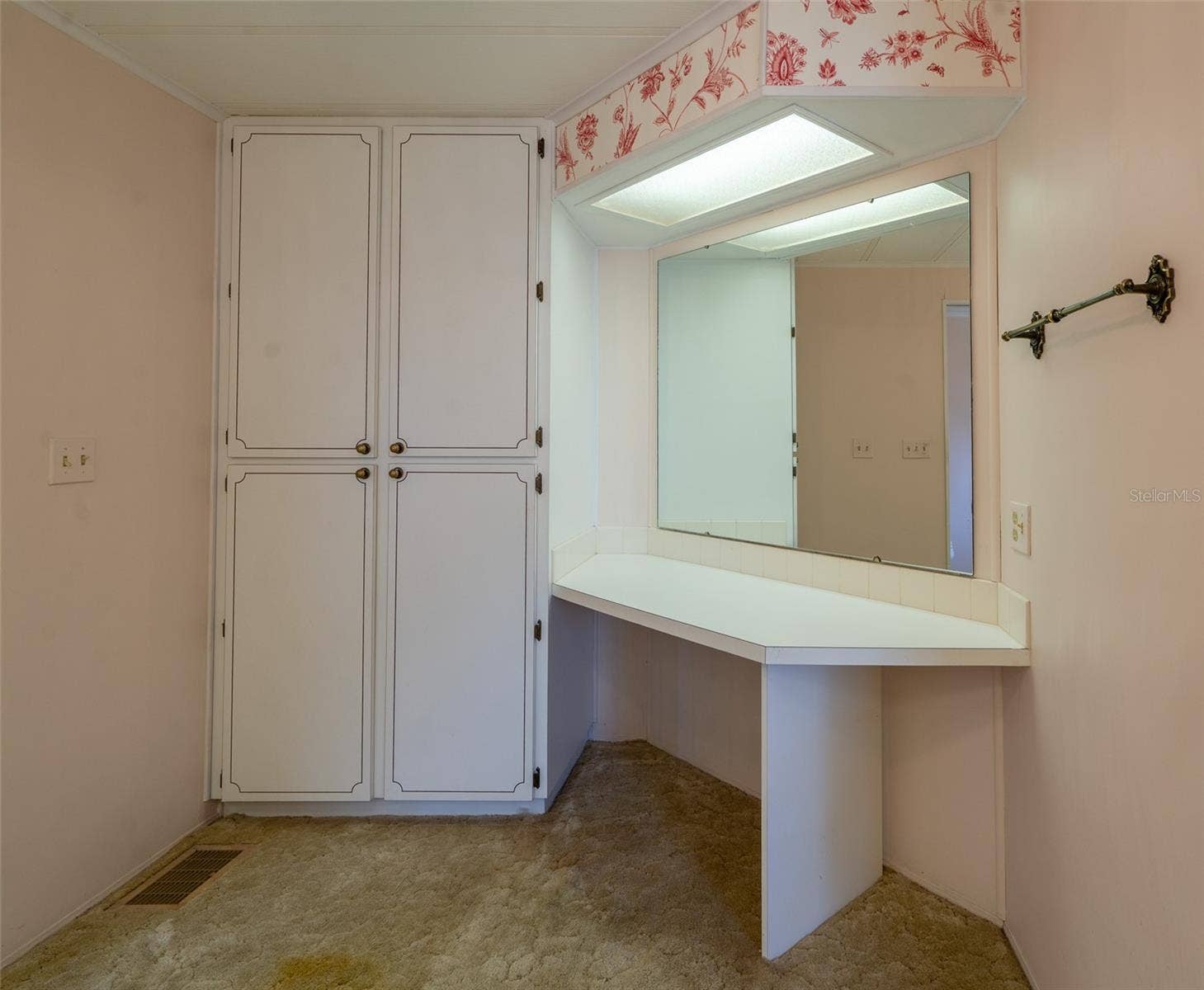 1021 HILLTOP ROAD, Tavares, FL 32778 Primary Bath Make up Counter