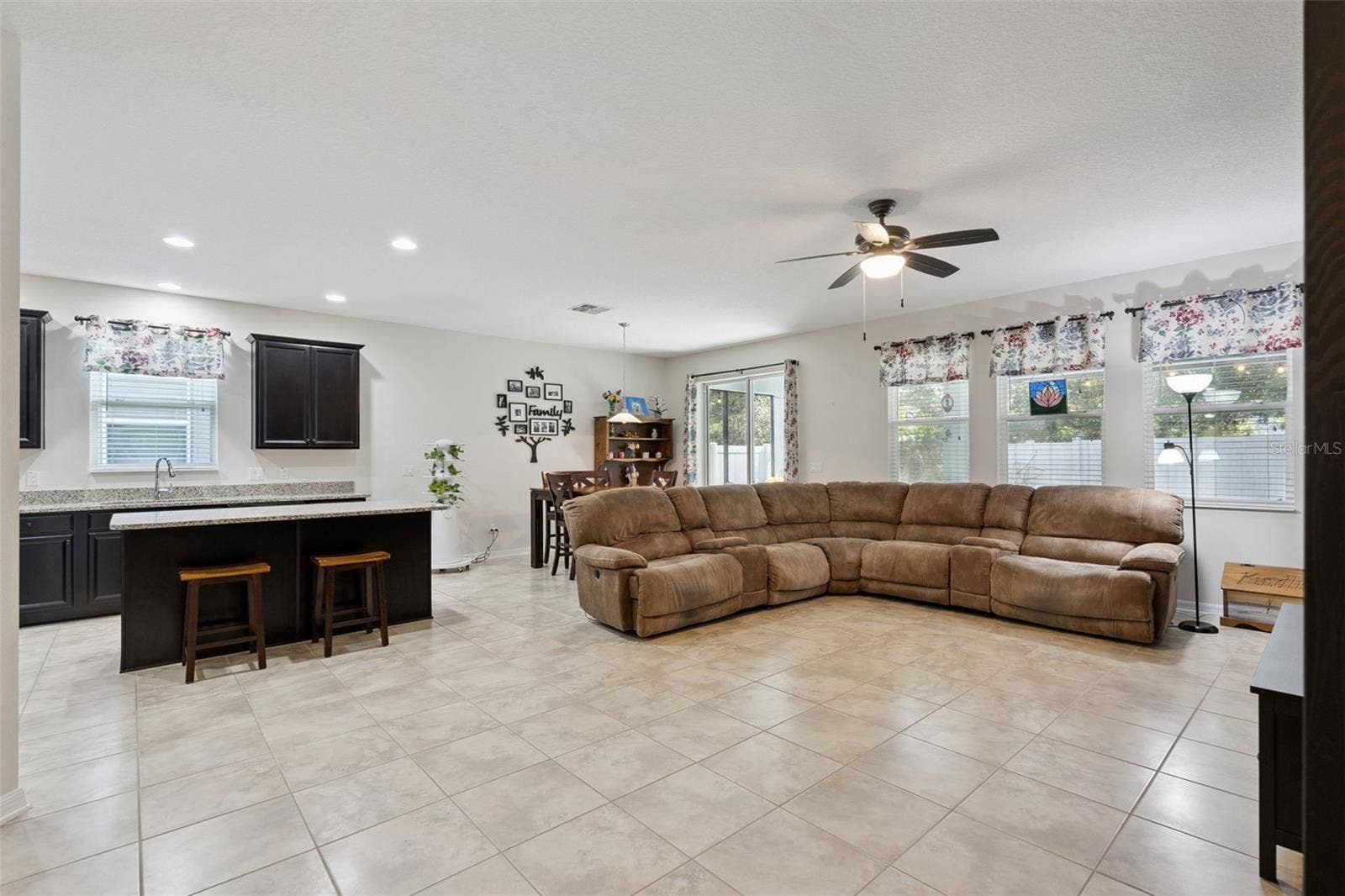 1120 WHITE WATER BAY DRIVE, Groveland, FL 34736 1120 WHITE WATER BAY DRIVE, Groveland, FL 34736