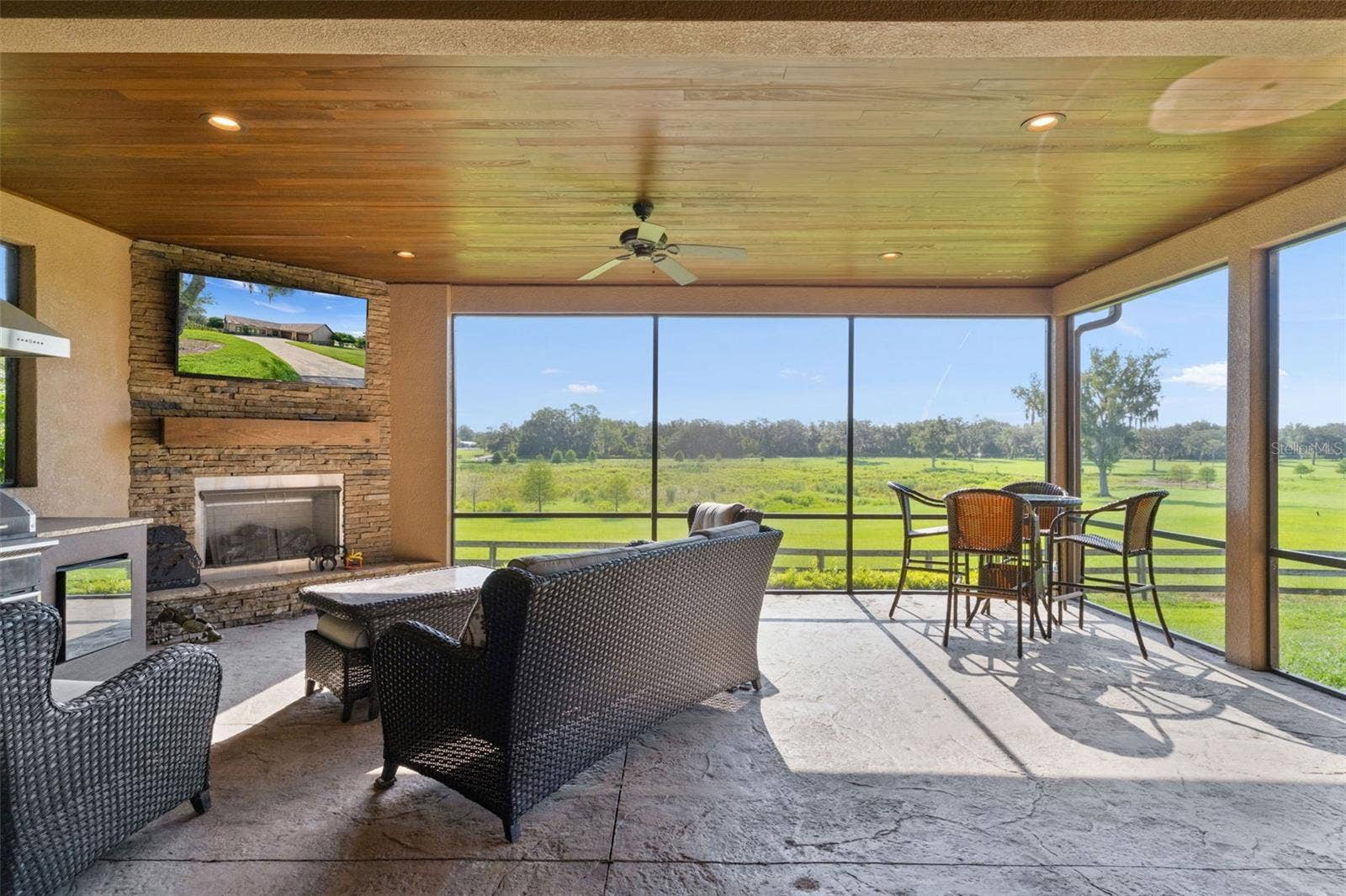 44x19 screened lanai