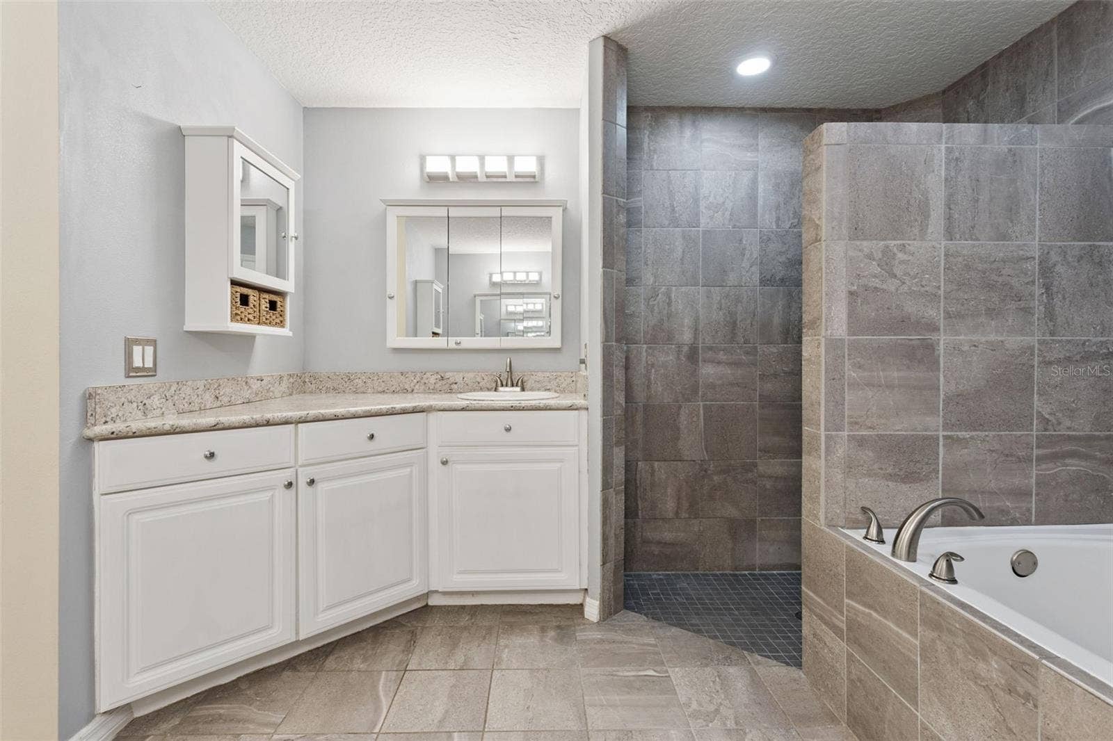 33440 LAKE BEND CIRCLE, Leesburg, FL 34788