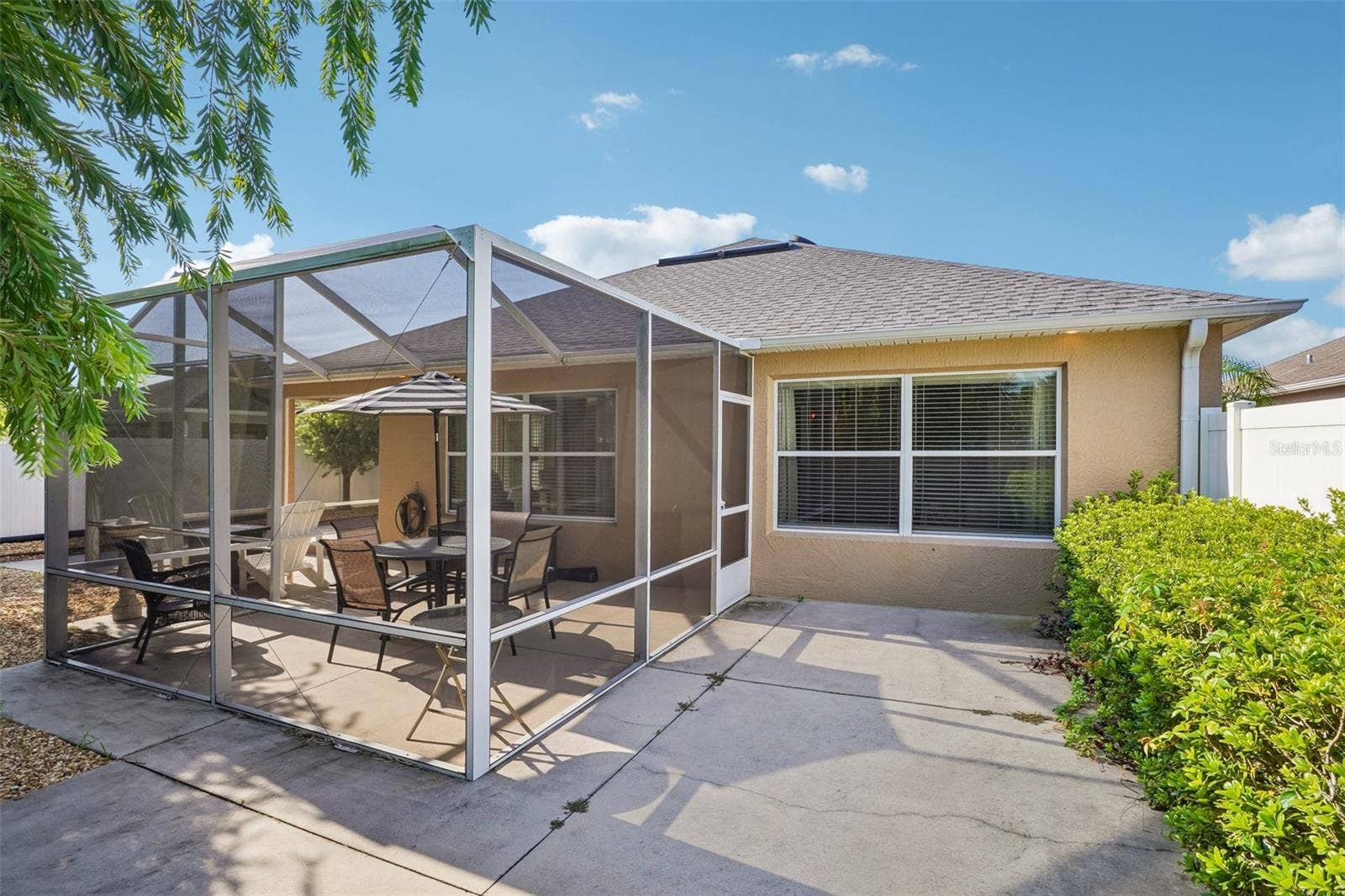 583 ARTEAGA WAY, The Villages, FL 32162 Backyard into Screen in Lanai