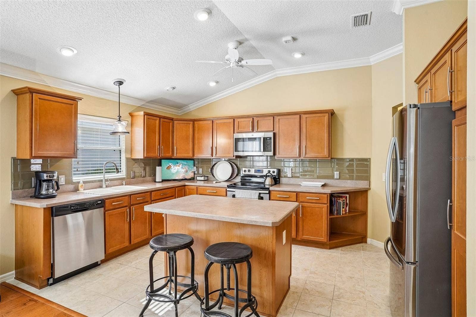 583 ARTEAGA WAY, The Villages, FL 32162 Kitchen Island