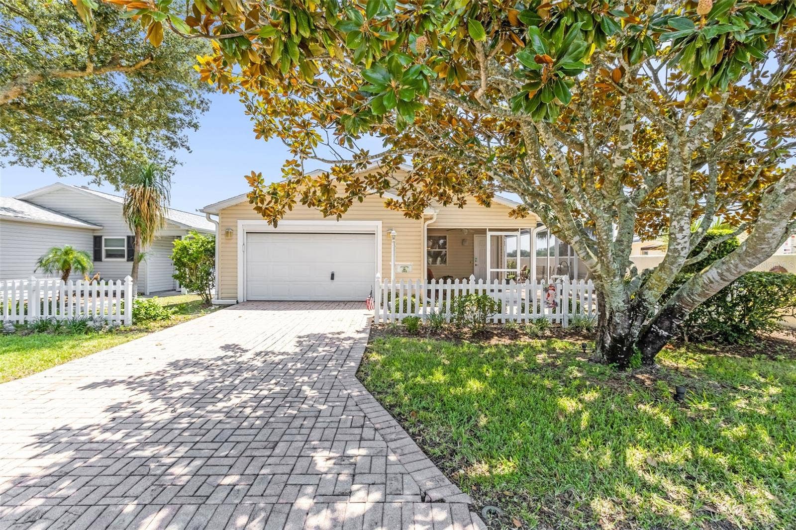 2801 BARBOZA DRIVE, The Villages, FL 32162 Front of home