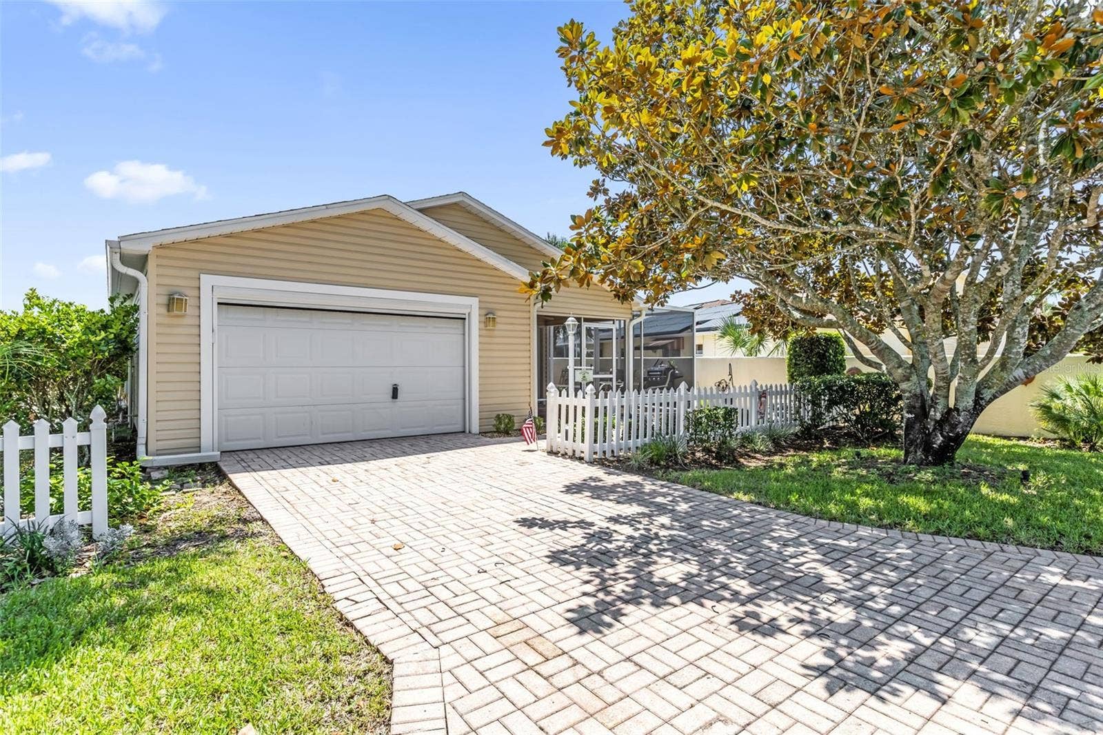 2801 BARBOZA DRIVE, The Villages, FL 32162 Front of home