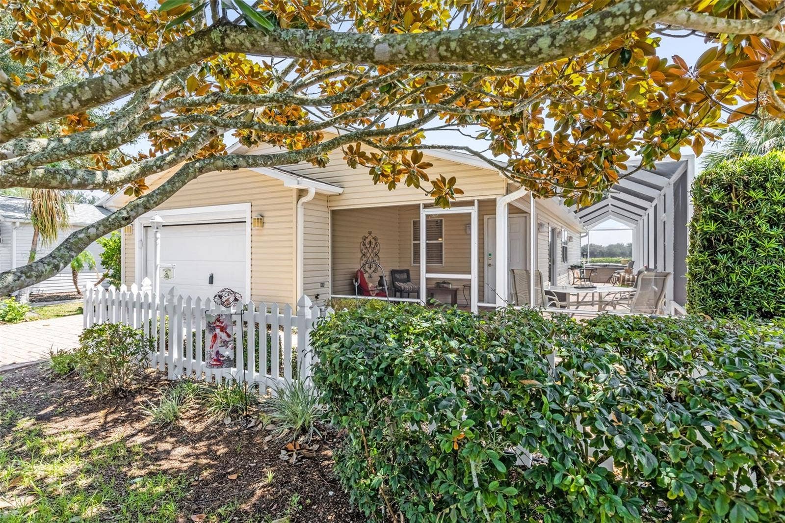 2801 BARBOZA DRIVE, The Villages, FL 32162 Front of Home