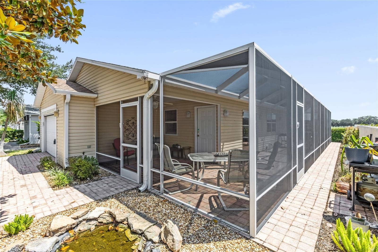2801 BARBOZA DRIVE, The Villages, FL 32162 Bird cage