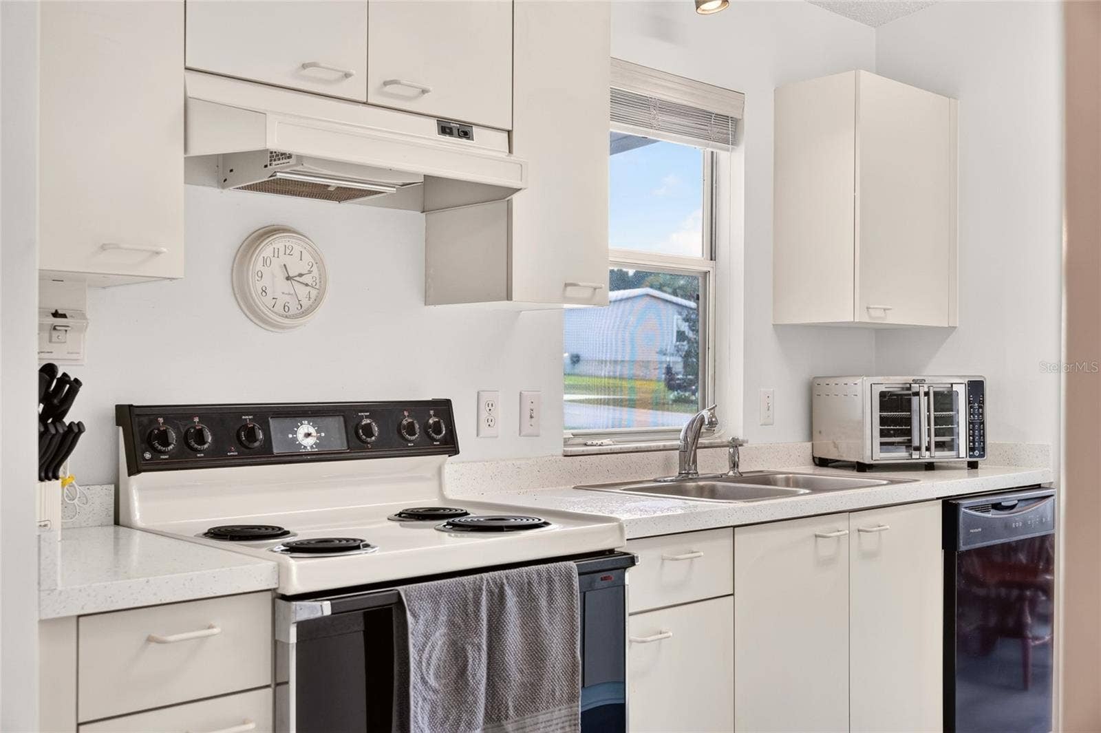 1207 PALMETTO DRIVE, The Villages, FL 32159 Cook at home!