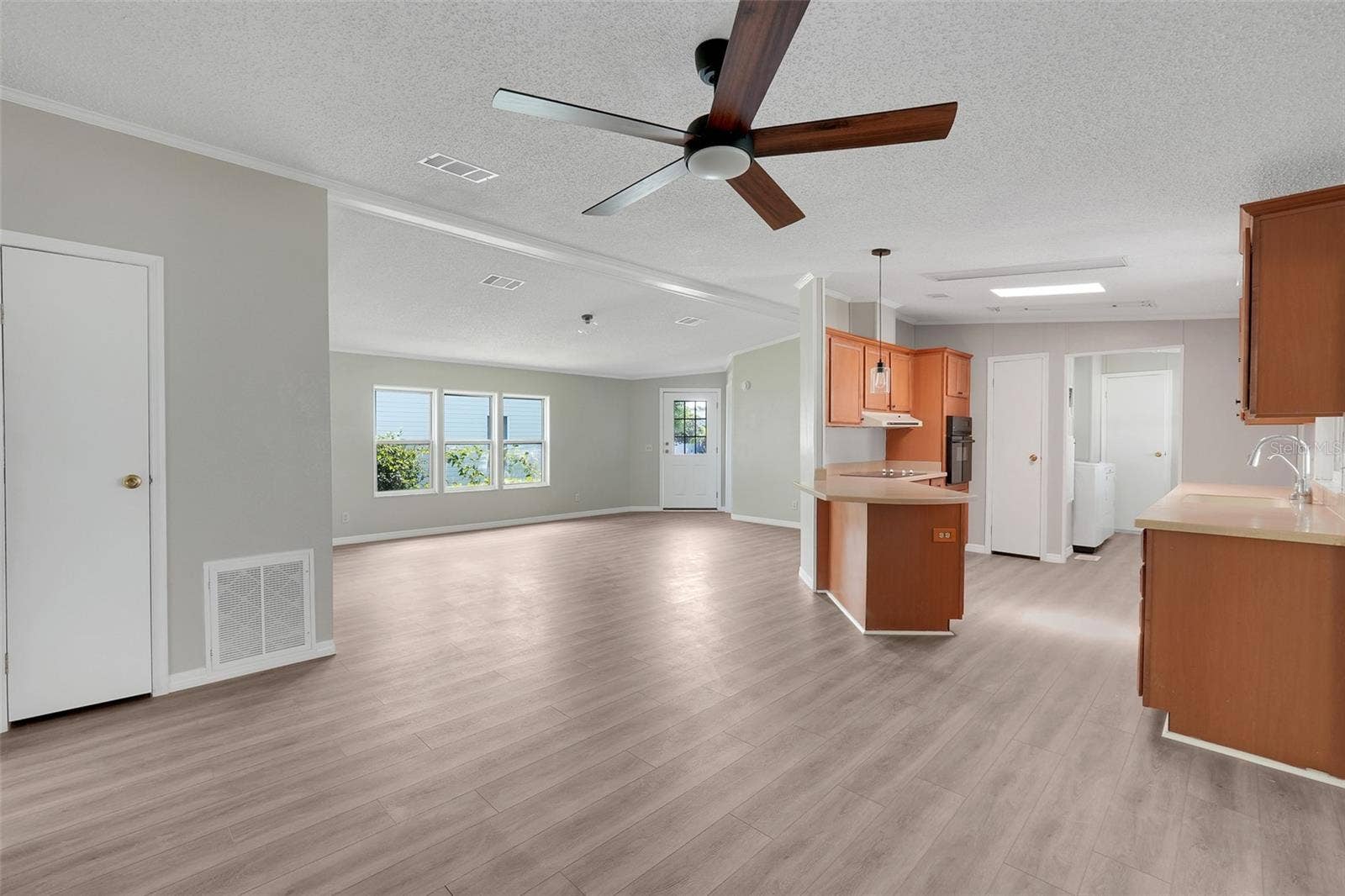 5047 EL DESTINO DRIVE, Leesburg, FL 34748 5047 EL DESTINO DRIVE, Leesburg, FL 34748