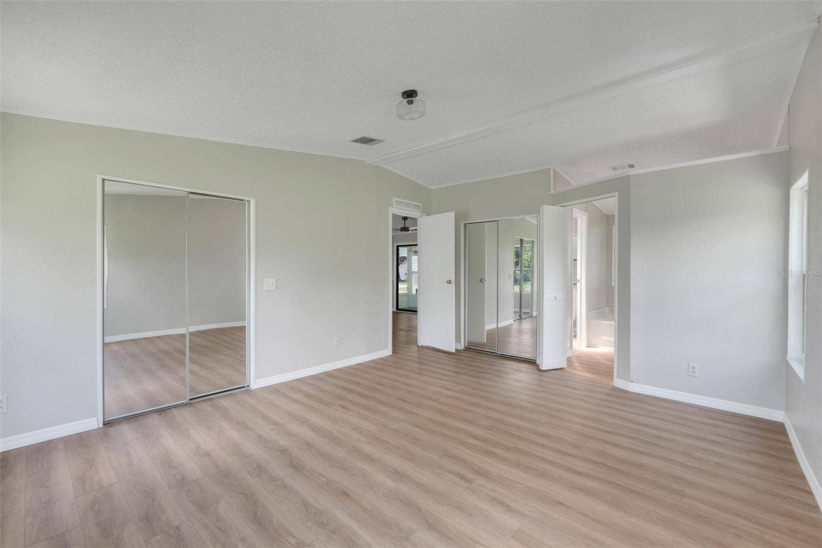 5047 EL DESTINO DRIVE, Leesburg, FL 34748 5047 EL DESTINO DRIVE, Leesburg, FL 34748