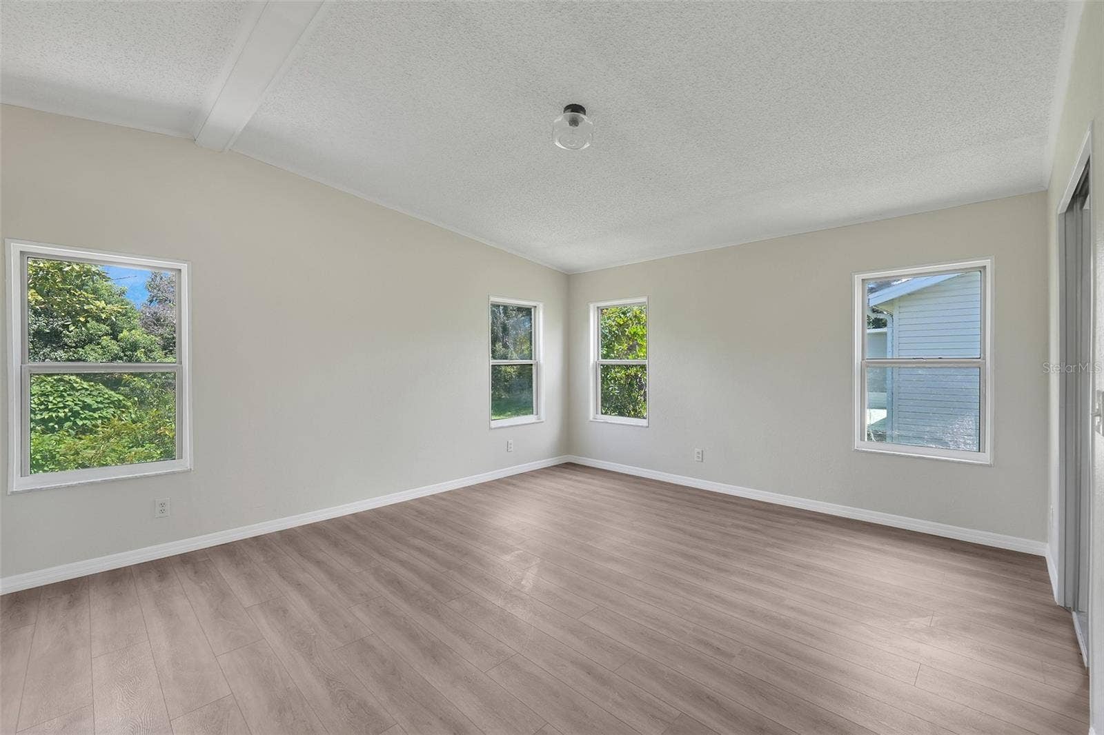 5047 EL DESTINO DRIVE, Leesburg, FL 34748 5047 EL DESTINO DRIVE, Leesburg, FL 34748