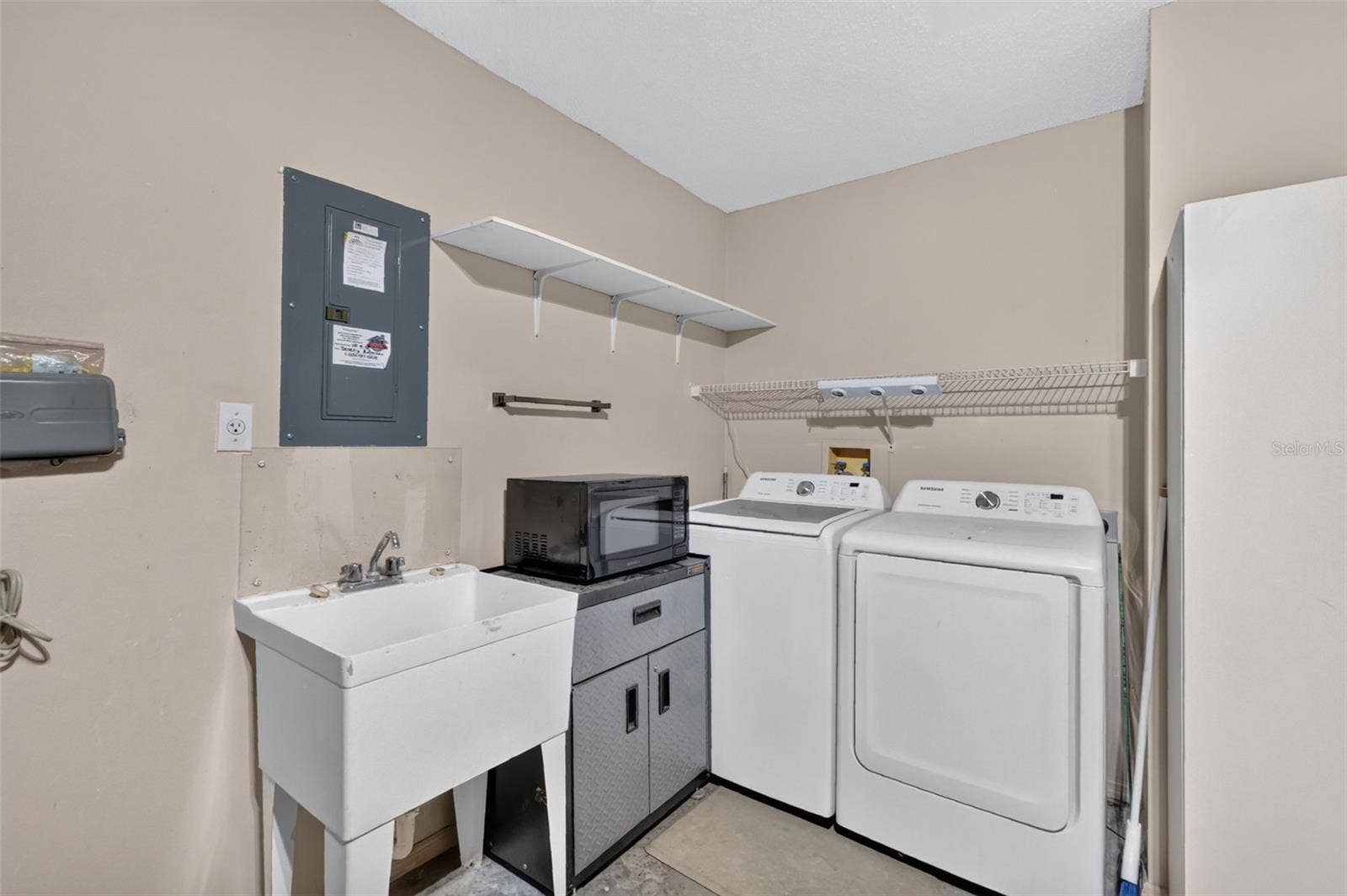 1606 CAMPOS DRIVE, The Villages, FL 32162 1606 CAMPOS DRIVE, The Villages, FL 32162