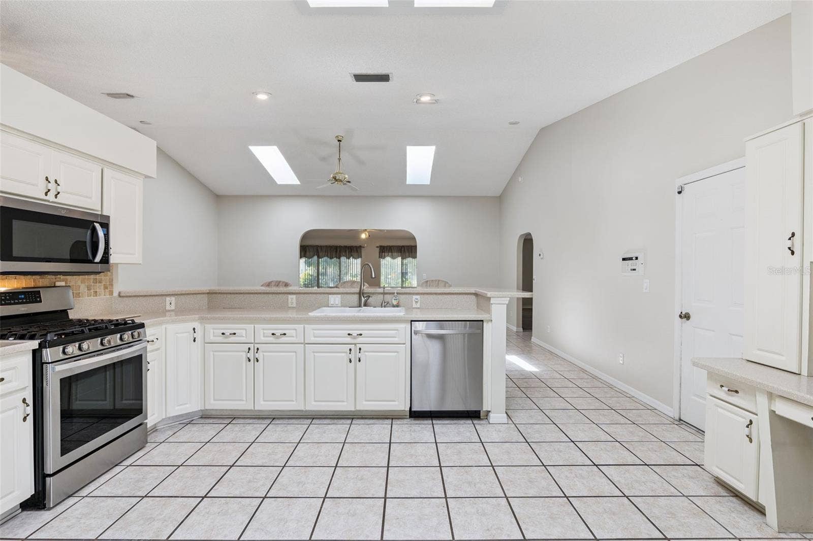 26744 RACQUET CIRCLE, Leesburg, FL 34748 View from Kitchen into the Family Room