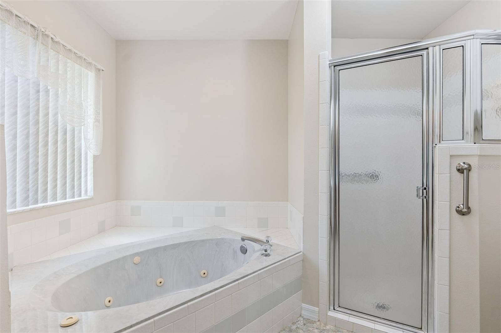 26744 RACQUET CIRCLE, Leesburg, FL 34748 Tub and Shower with Rain Shower Head
