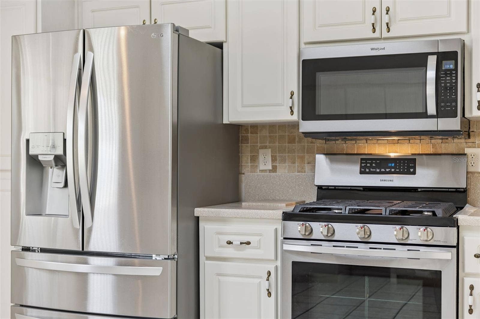 26744 RACQUET CIRCLE, Leesburg, FL 34748 Impressive Stainless Steel Package
