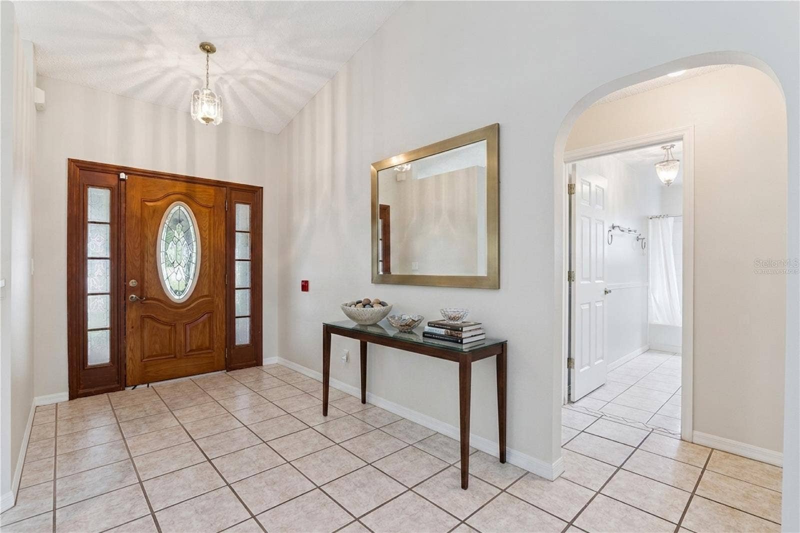 26744 RACQUET CIRCLE, Leesburg, FL 34748 Entry Way - Virtually Staged