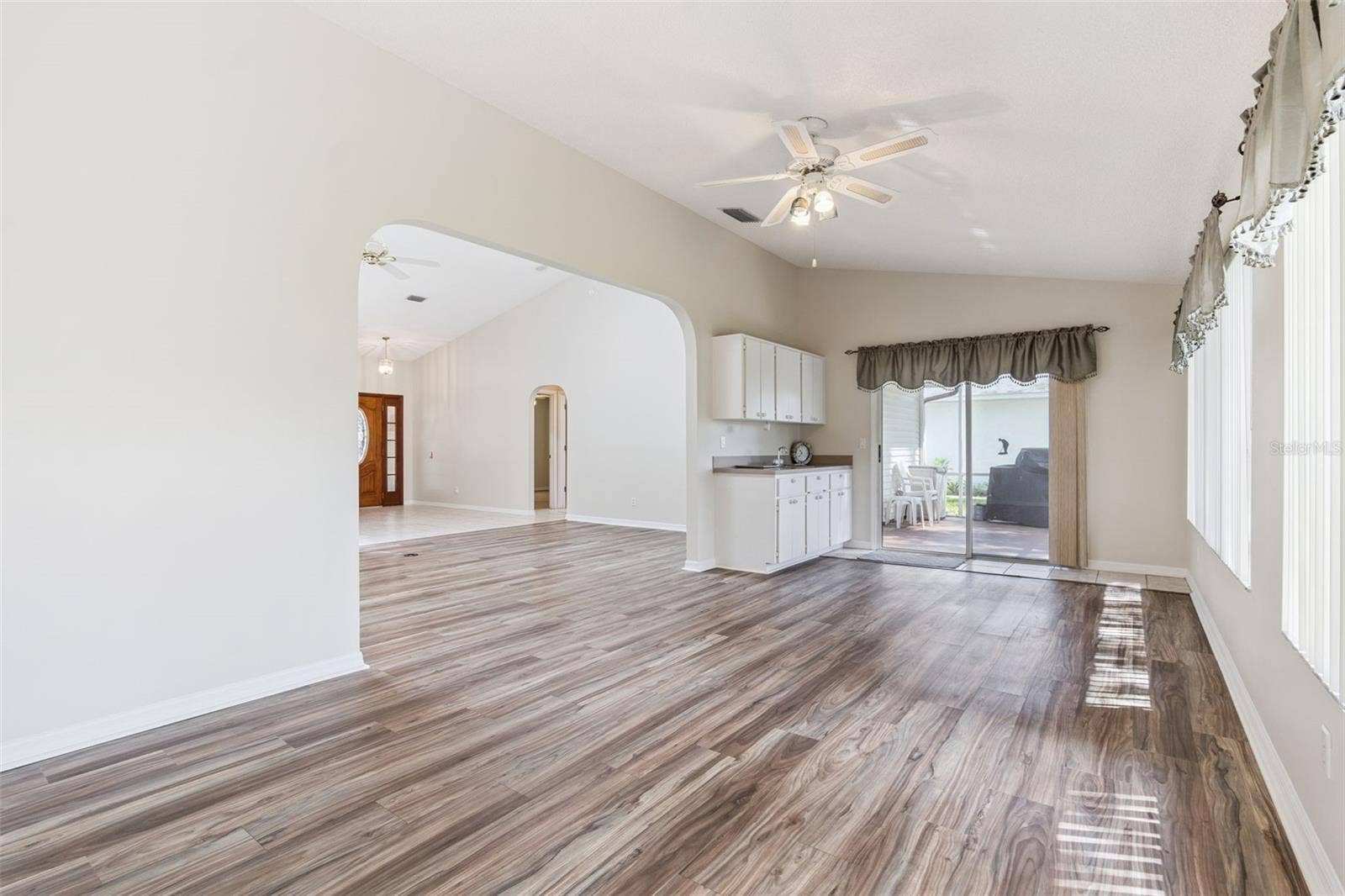 26744 RACQUET CIRCLE, Leesburg, FL 34748 View of Florida Room into the Birdcage