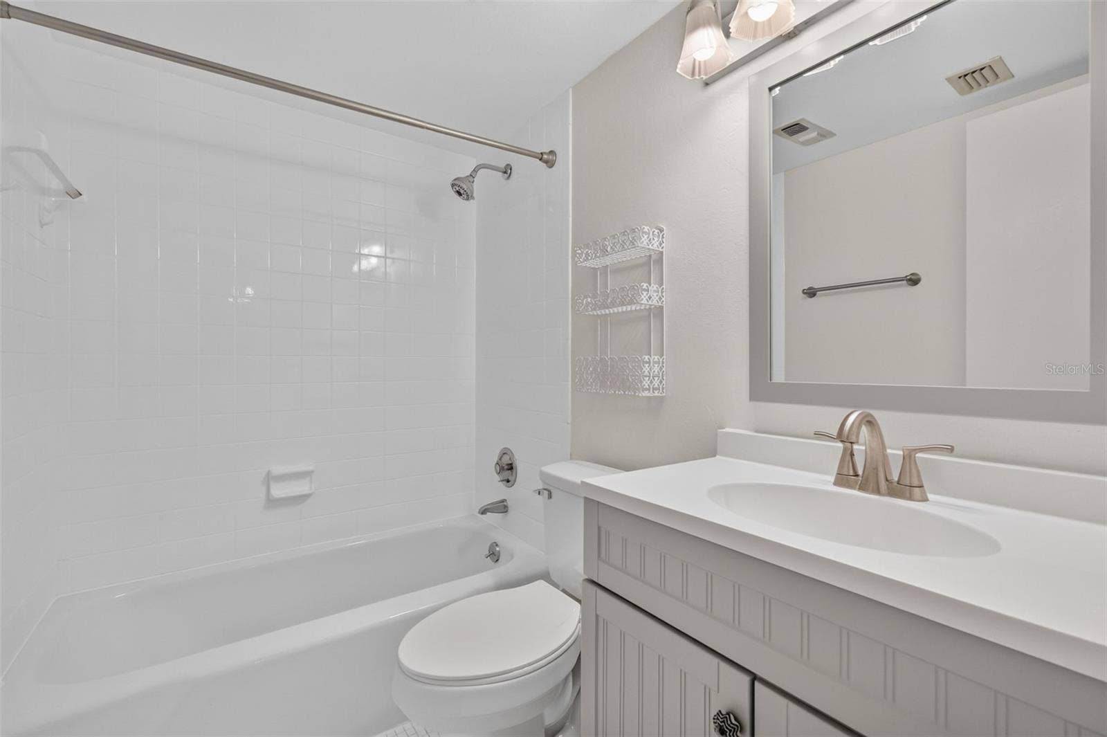 101 N GRANDVIEW STREET, #203, Mount Dora, FL 32757