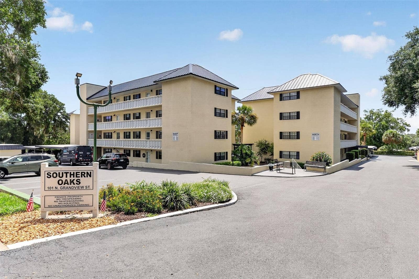 101 N GRANDVIEW STREET, #203, Mount Dora, FL 32757