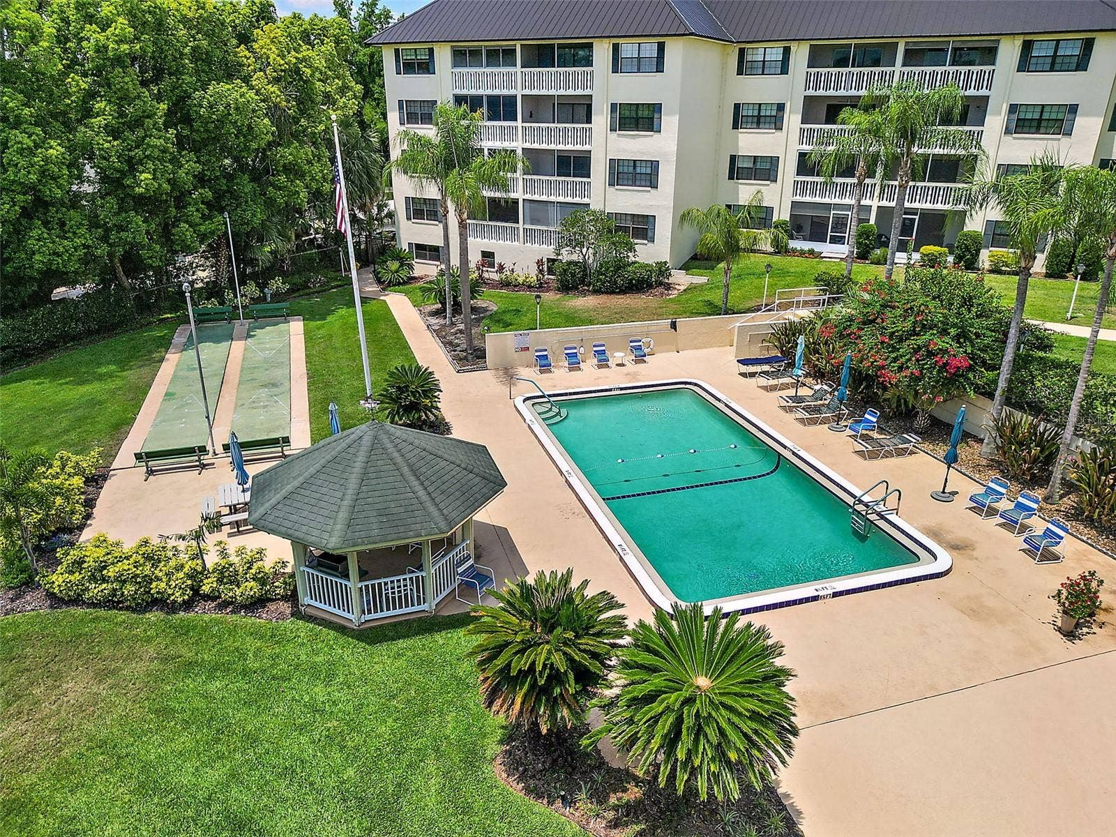 101 N GRANDVIEW STREET, #203, Mount Dora, FL 32757