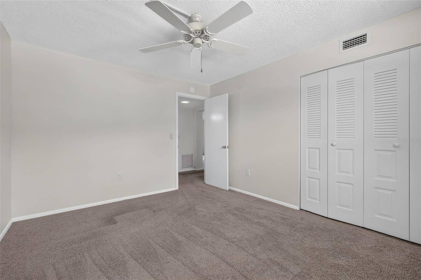 101 N GRANDVIEW STREET, #203, Mount Dora, FL 32757