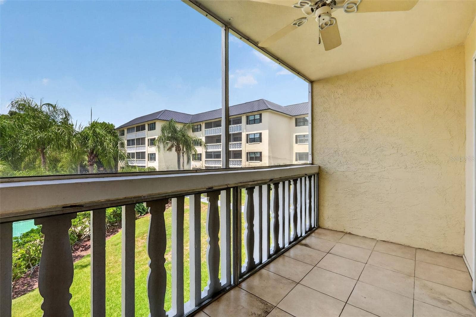 101 N GRANDVIEW STREET, #203, Mount Dora, FL 32757