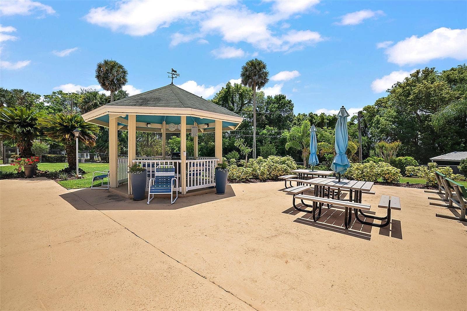101 N GRANDVIEW STREET, #203, Mount Dora, FL 32757
