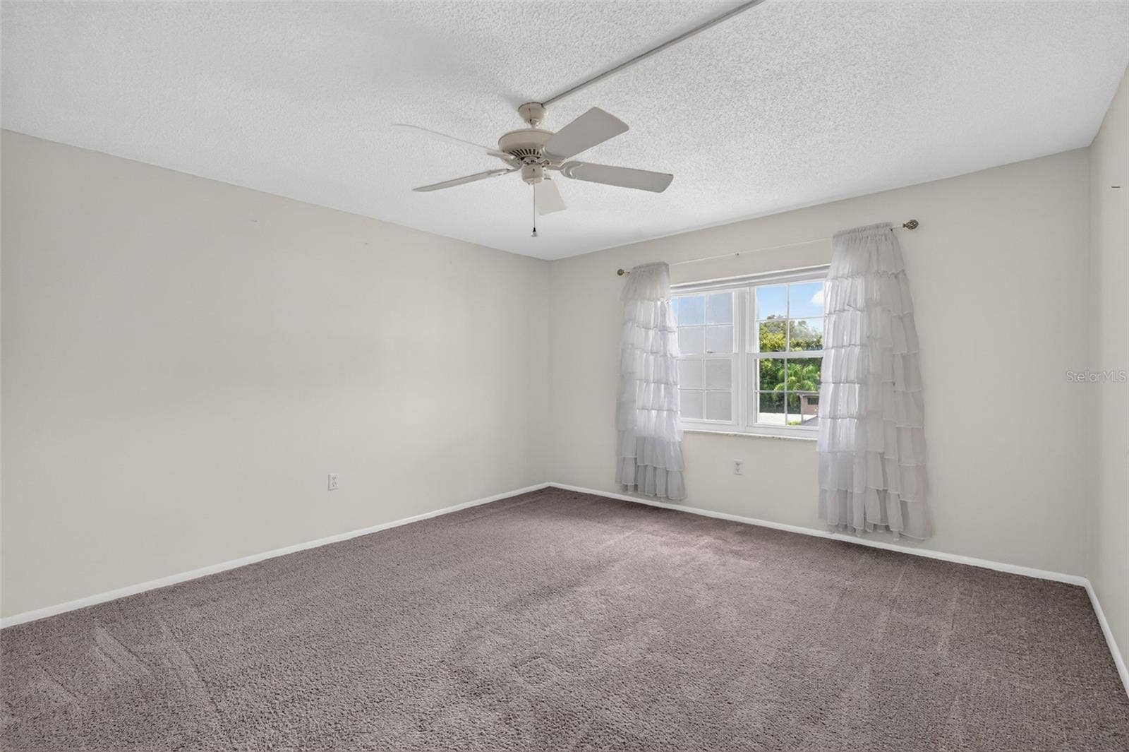 101 N GRANDVIEW STREET, #203, Mount Dora, FL 32757
