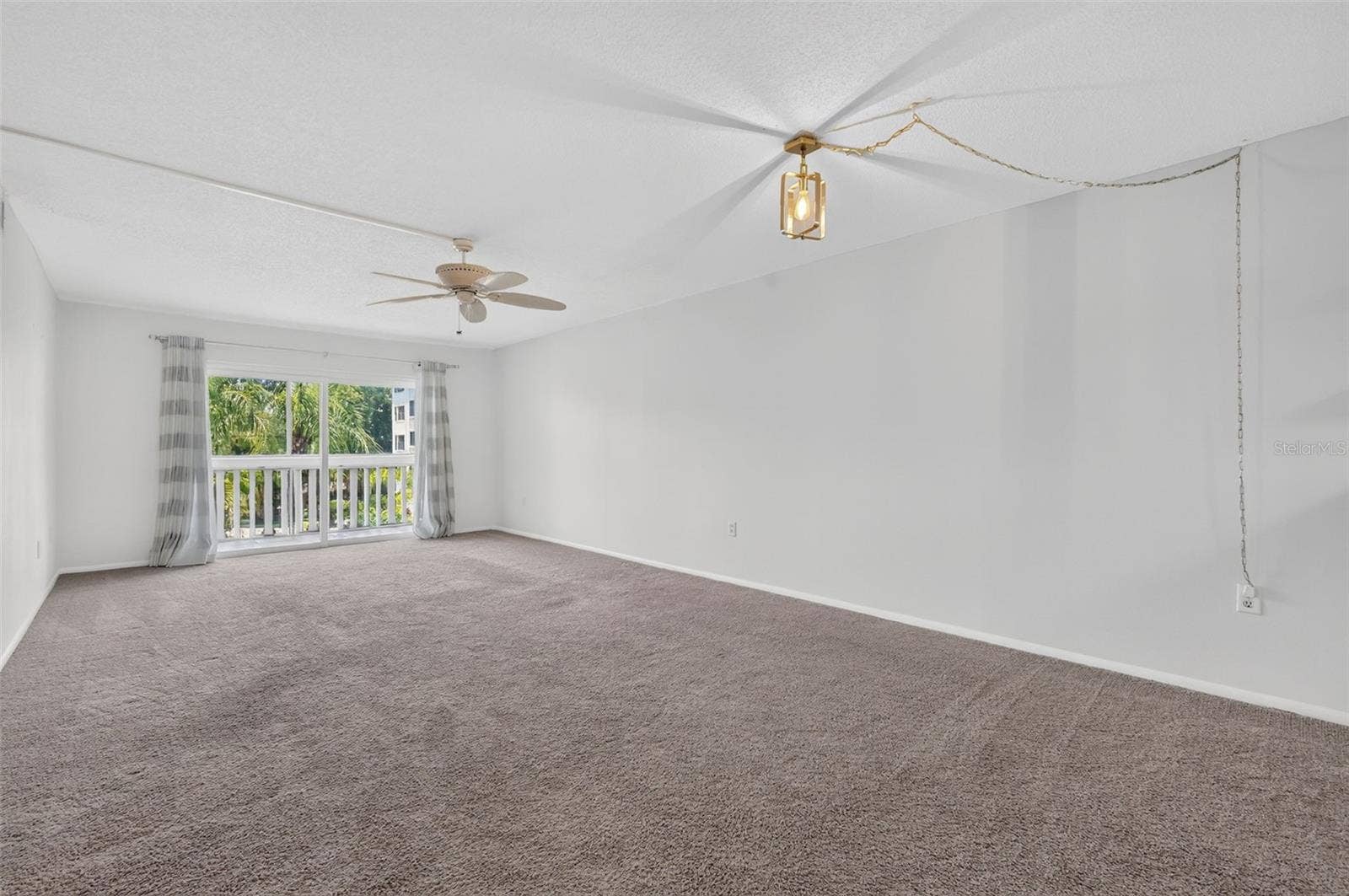 101 N GRANDVIEW STREET, #203, Mount Dora, FL 32757