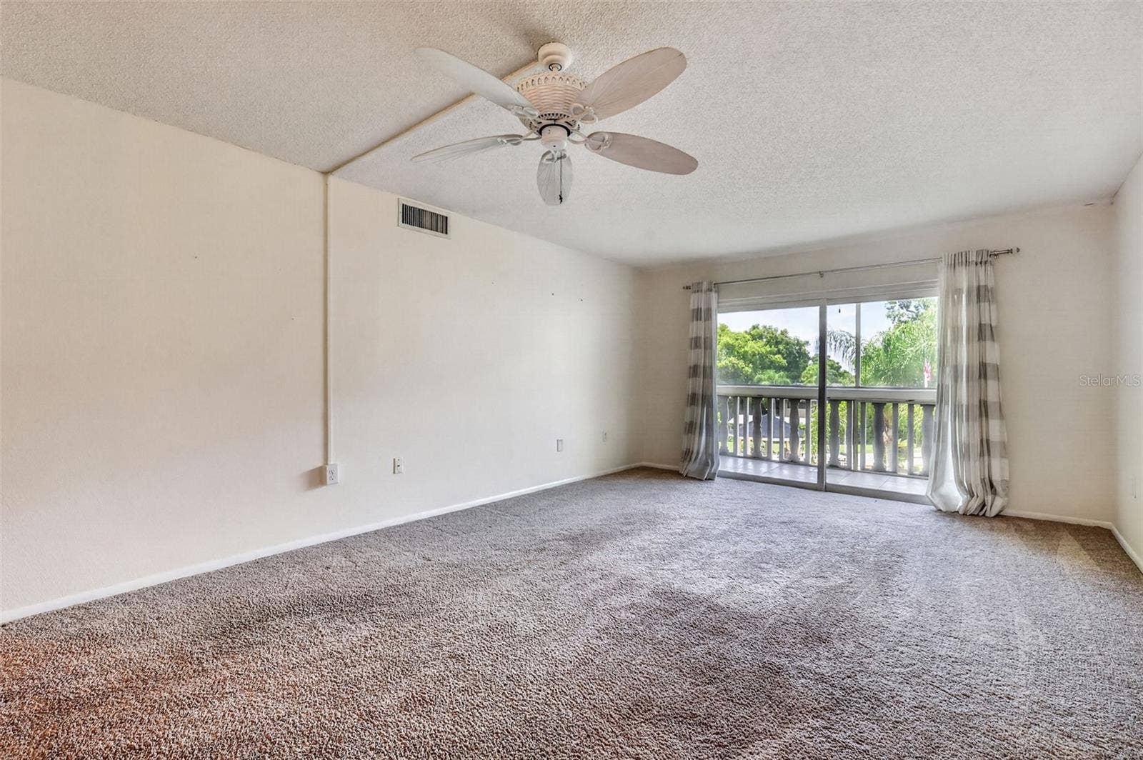 101 N GRANDVIEW STREET, #203, Mount Dora, FL 32757