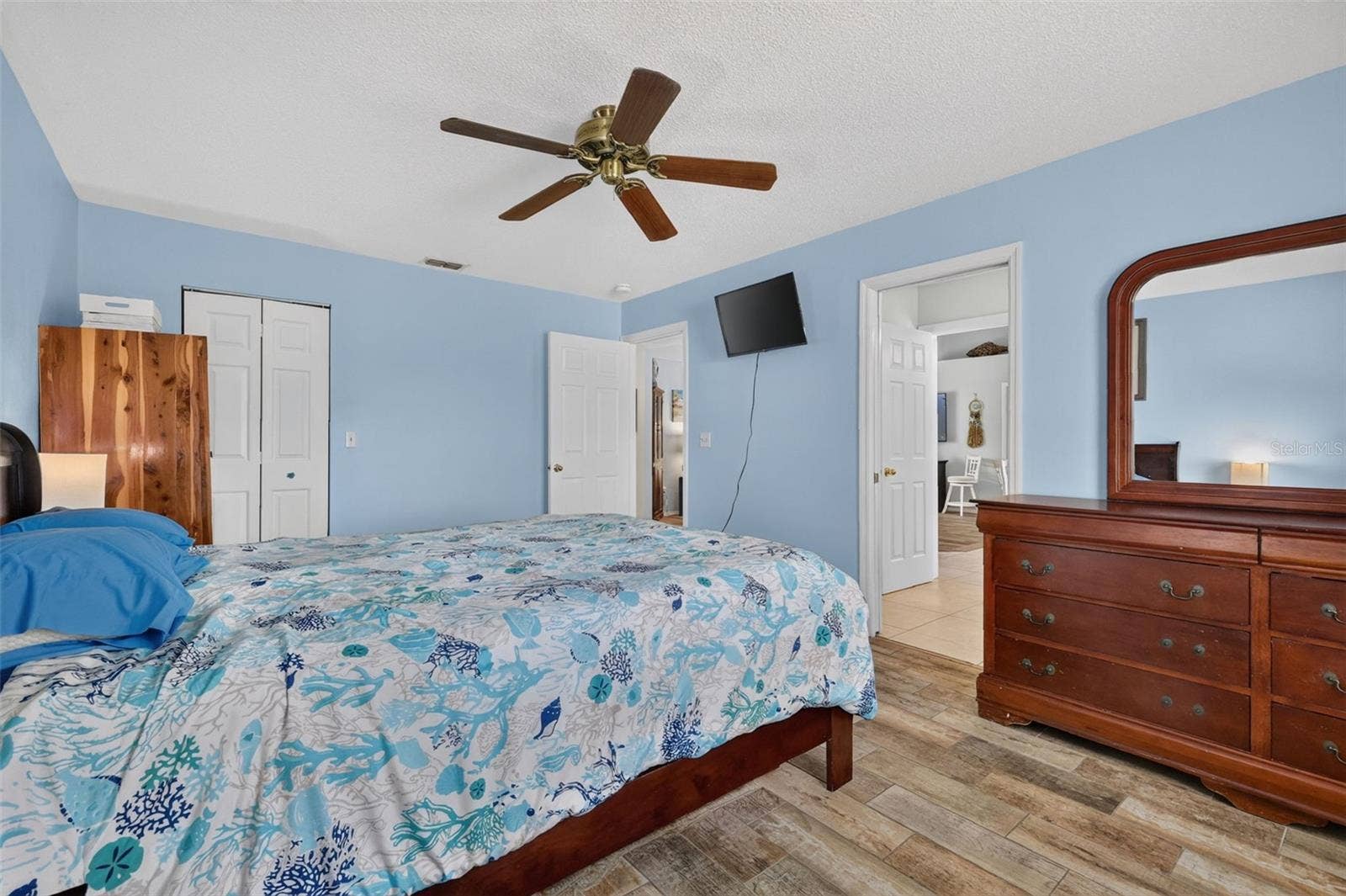 Other view of room 2 with walk in closet