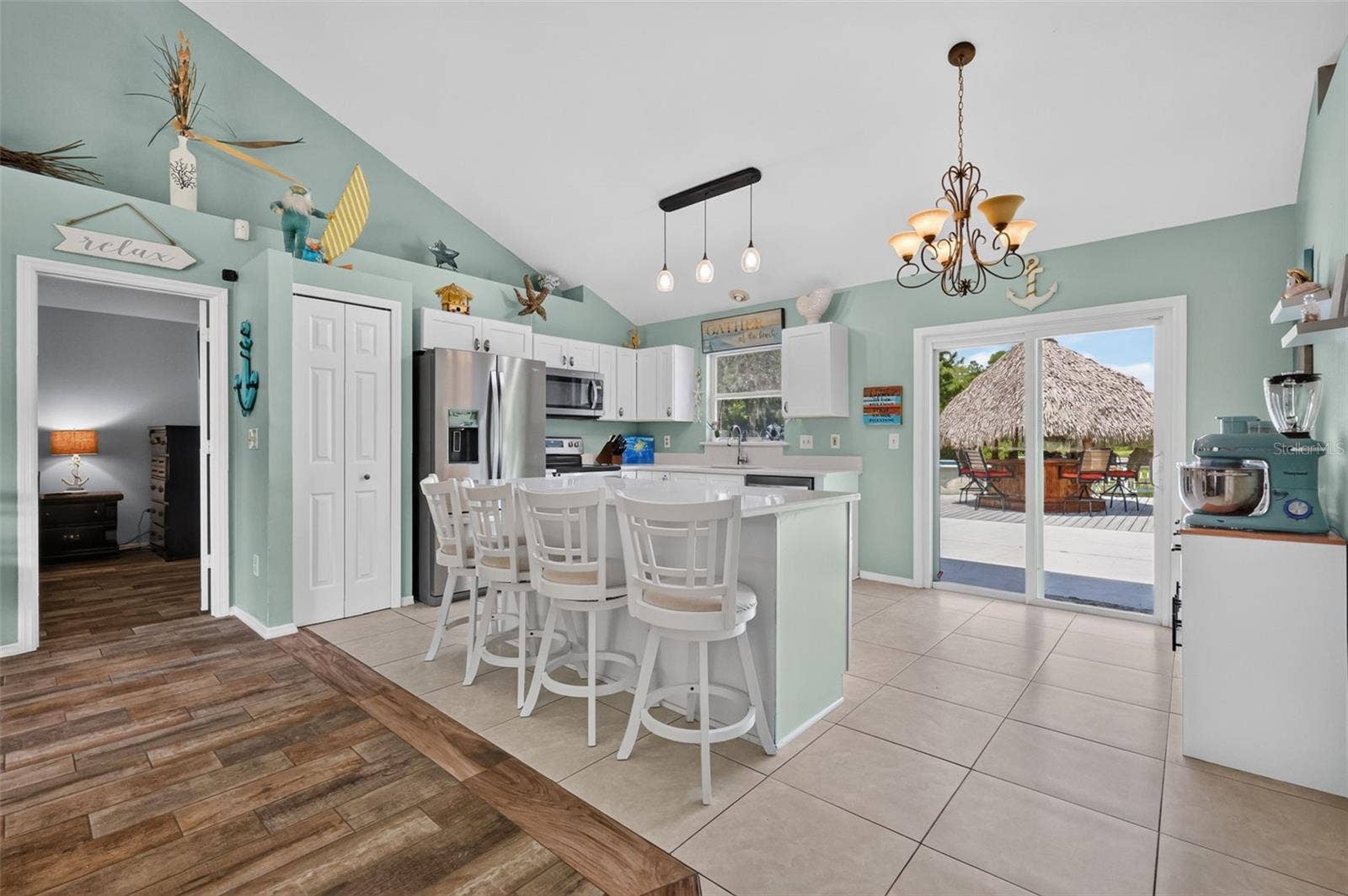 Kitchen/dining space