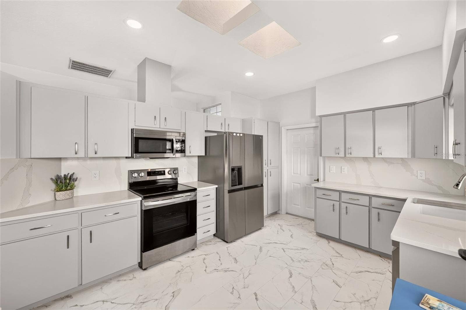 BEAUTIFULLY UPDATED KITCHEN WITH QUARTZ COUNTERS AND BACKSPLASH