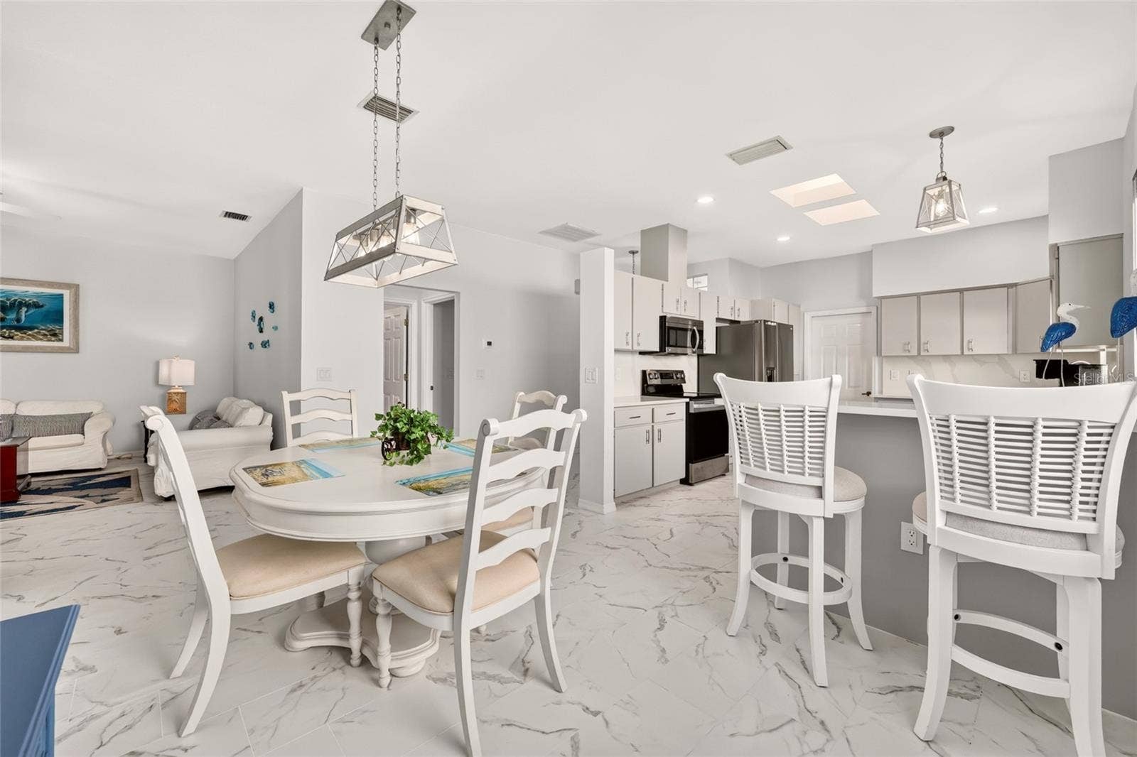 NICE UPDATES!! TILE FLOORS 9 FT CEILINGS