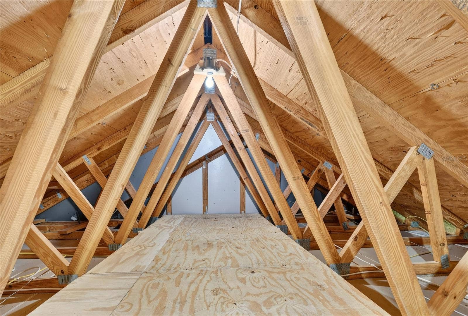 FLOORED ATTIC FOR STORAGE