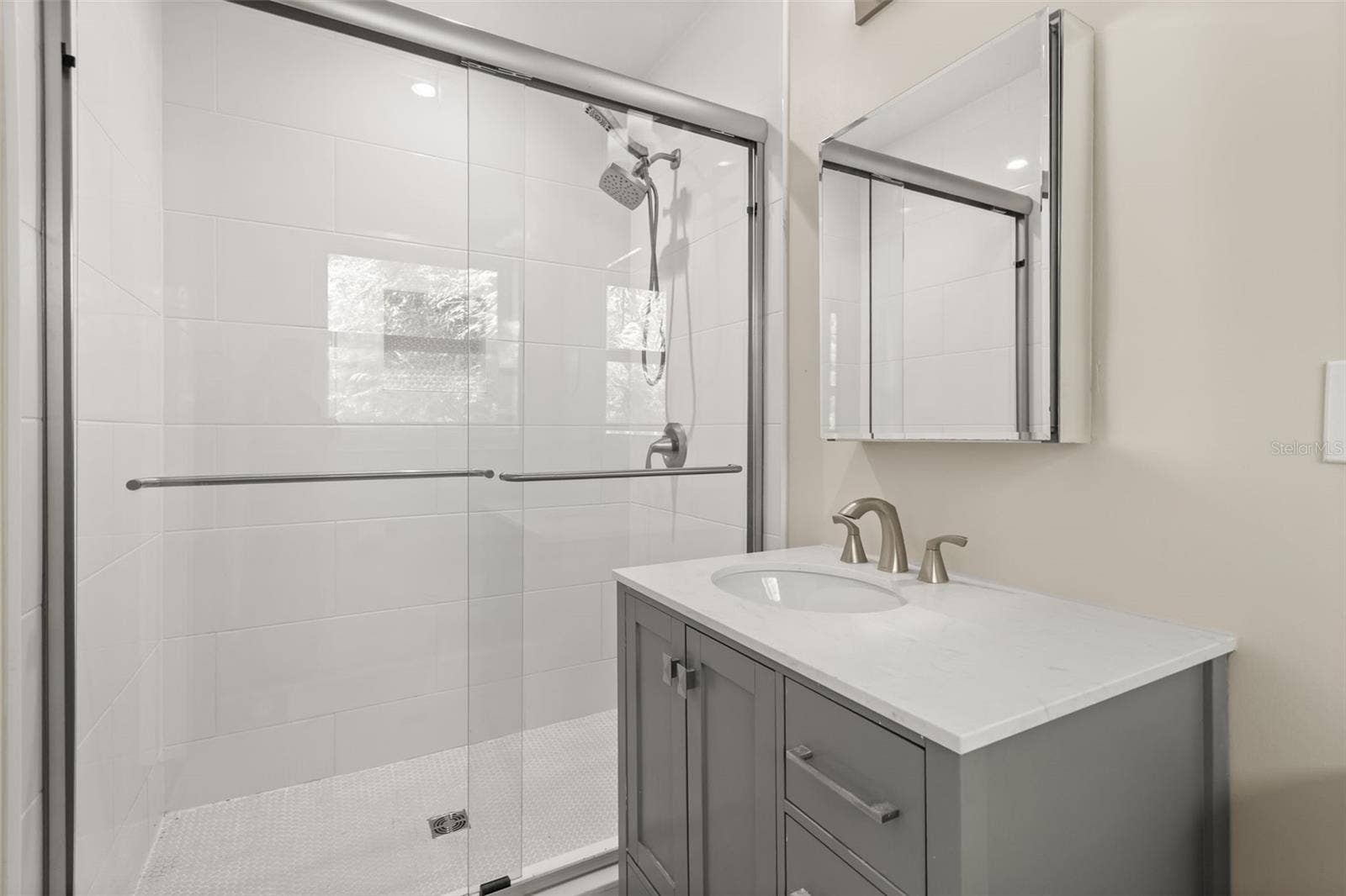 Bedroom 4 ensuite bathroom