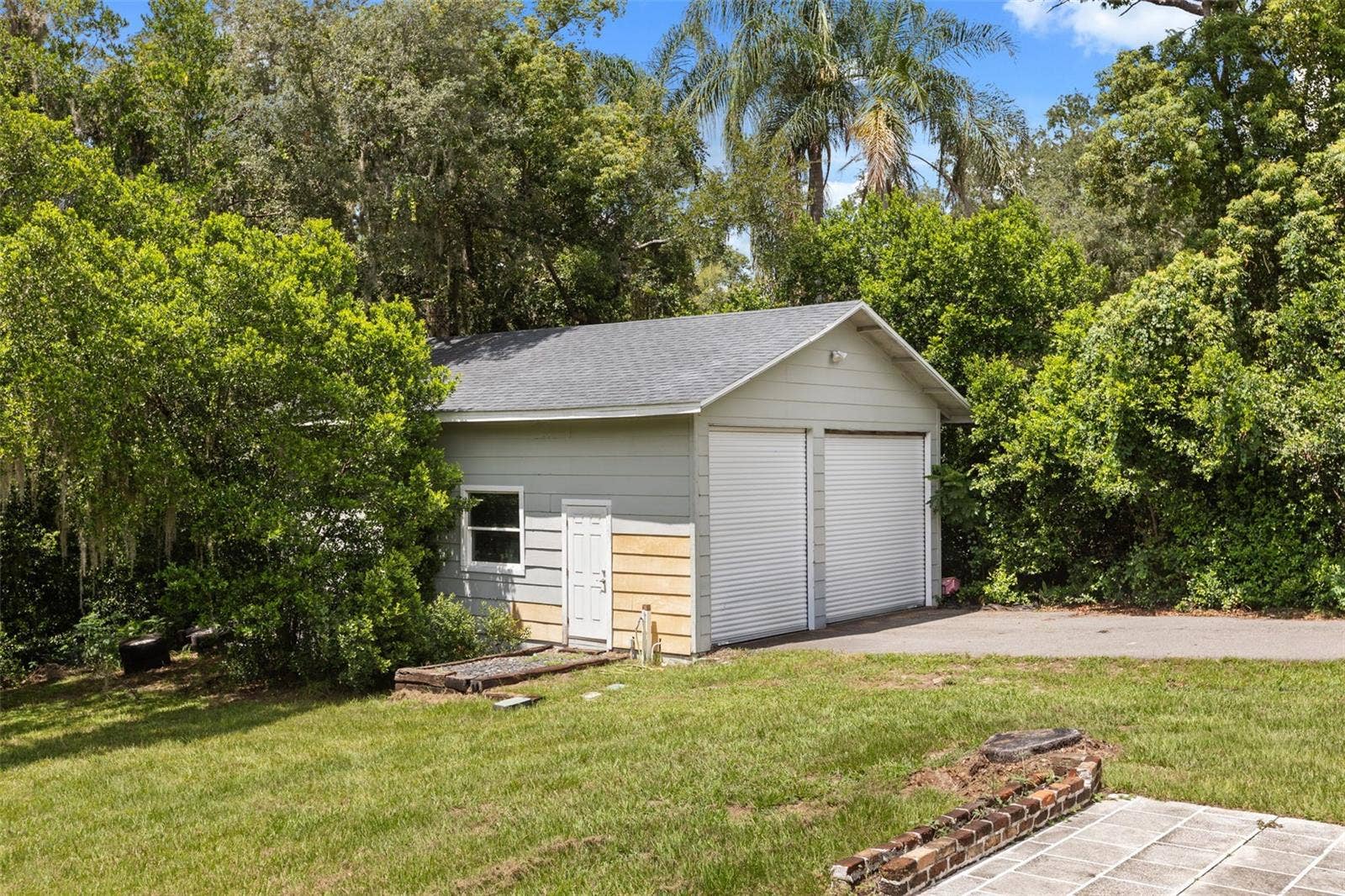 Detached Garage