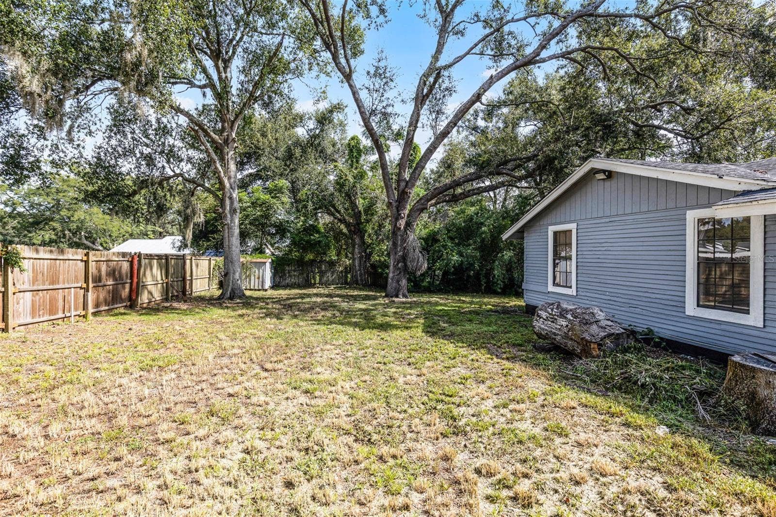 697 E ANDERSON ROAD, Groveland, FL 34736