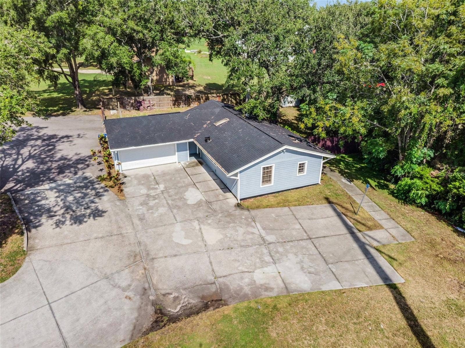 697 E ANDERSON ROAD, Groveland, FL 34736