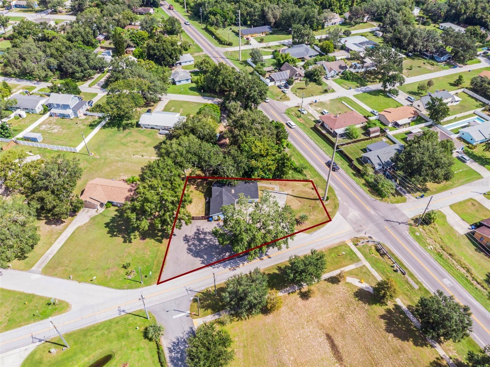 697 E ANDERSON ROAD, Groveland, FL 34736
