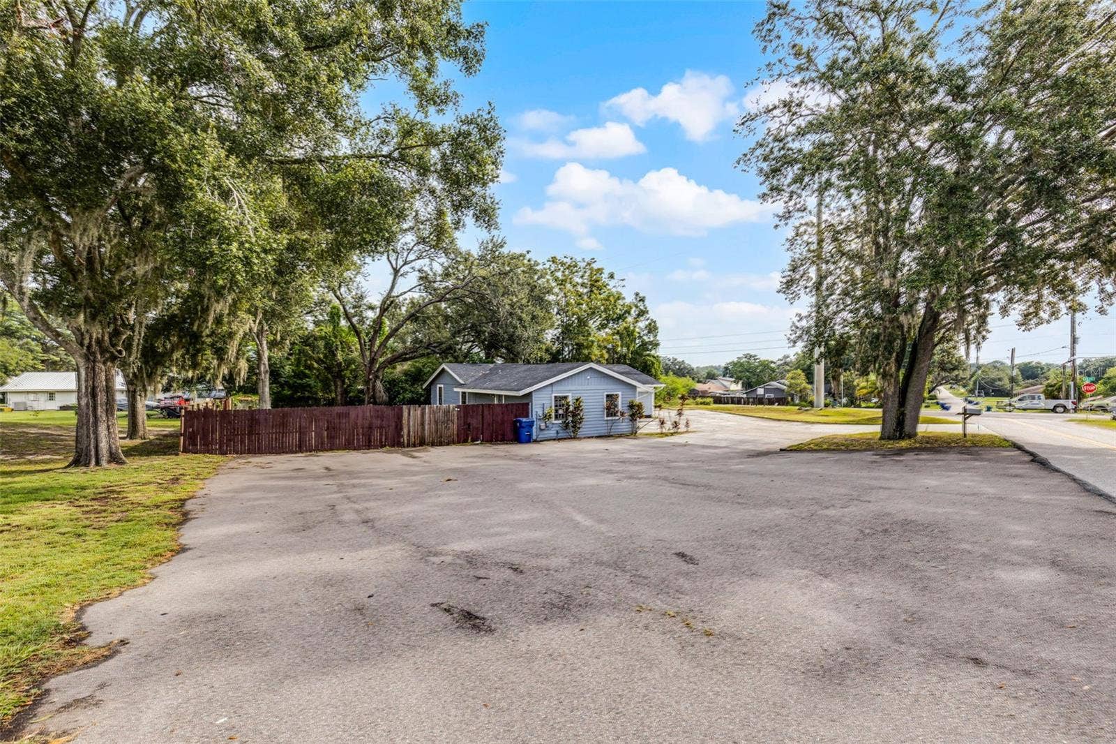 697 E ANDERSON ROAD, Groveland, FL 34736