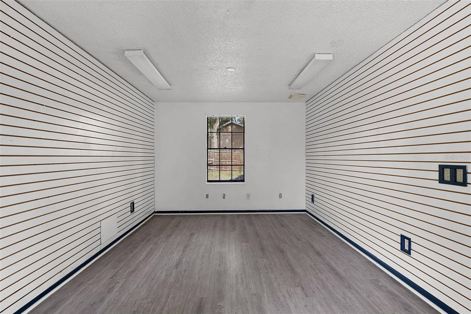 697 E ANDERSON ROAD, Groveland, FL 34736