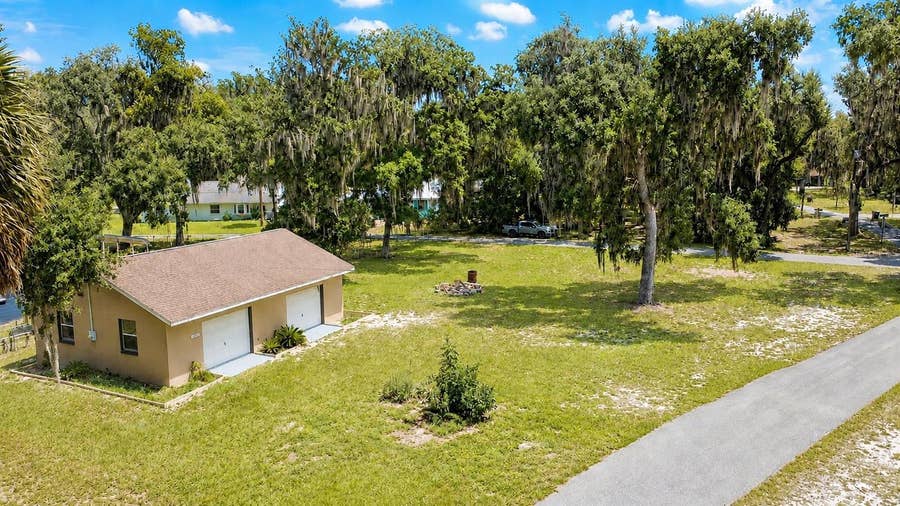 Property photo for 1055 CR-453, Lake Panasoffkee, FL