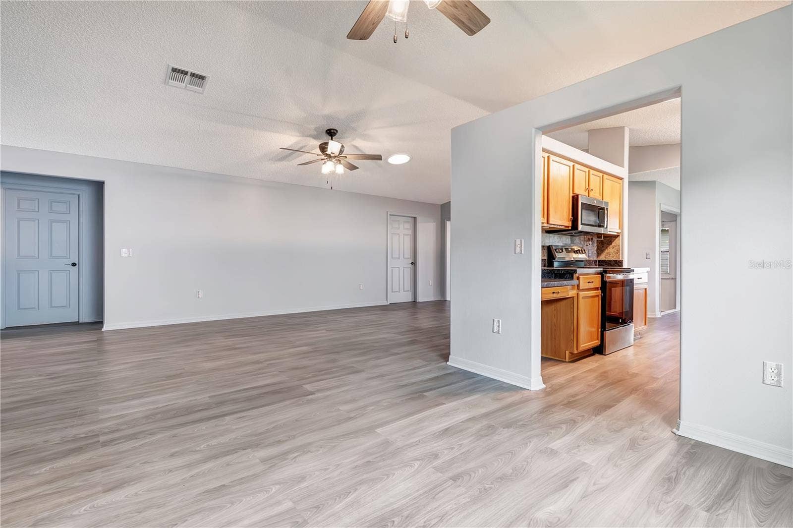 32901 ENCHANTED OAKS LANE, Leesburg, FL 34748 32901 ENCHANTED OAKS LANE, Leesburg, FL 34748