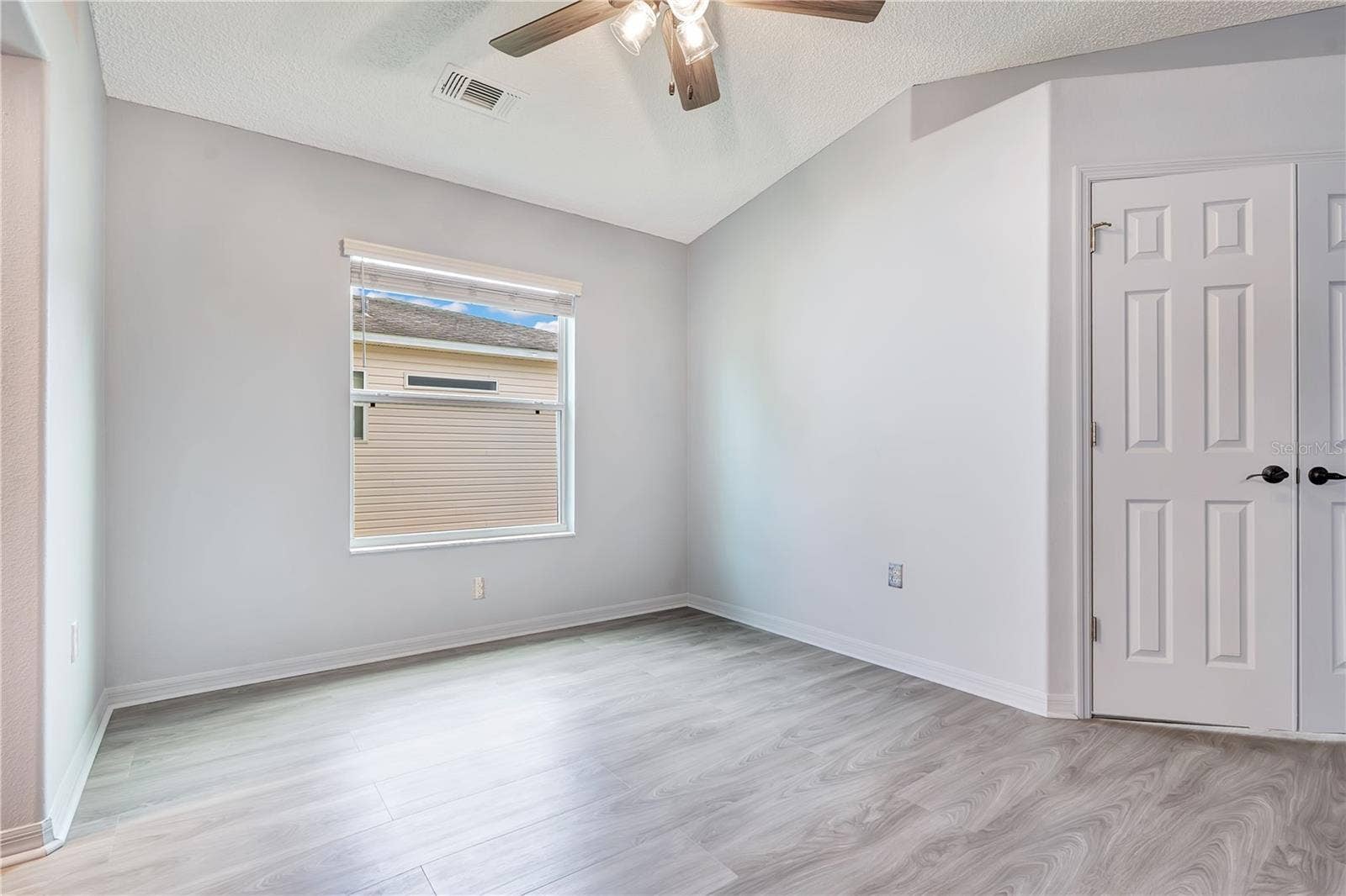 32901 ENCHANTED OAKS LANE, Leesburg, FL 34748 32901 ENCHANTED OAKS LANE, Leesburg, FL 34748