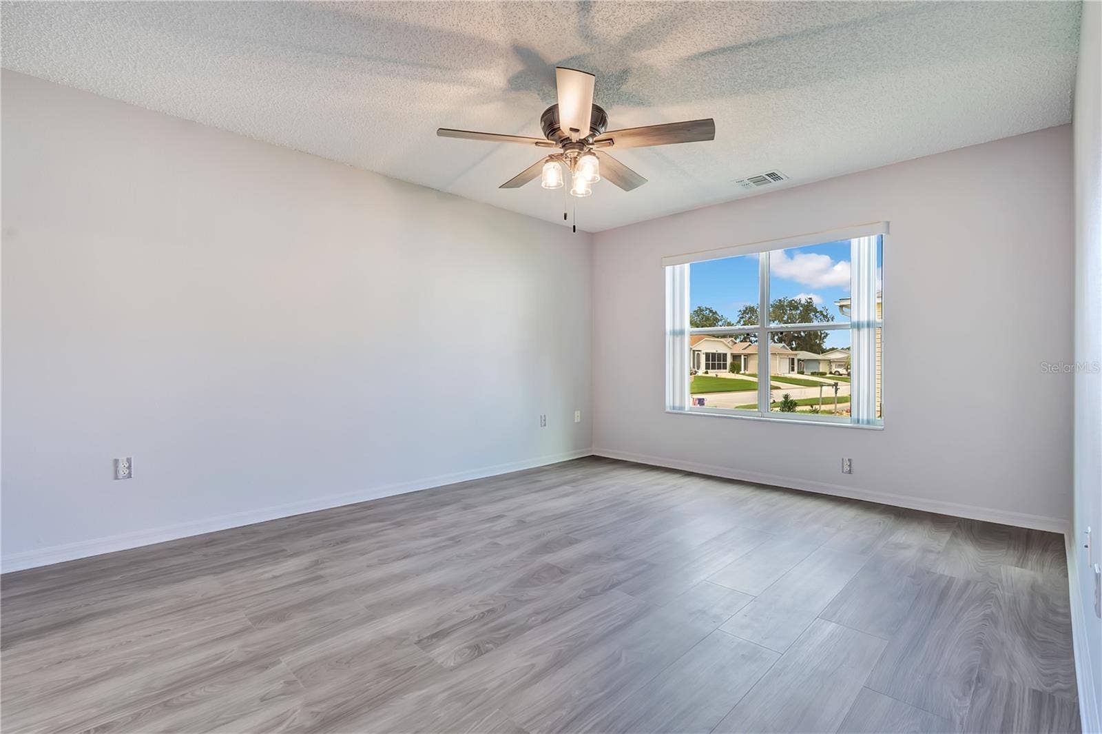 32901 ENCHANTED OAKS LANE, Leesburg, FL 34748 32901 ENCHANTED OAKS LANE, Leesburg, FL 34748
