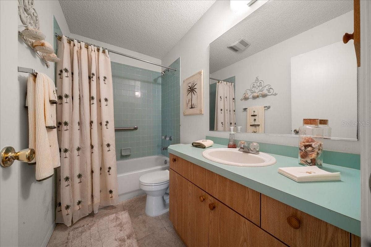 1410 SANCHEZ COURT, The Villages, FL 32159 Guest Bathroom Features Shower/Tub Combo