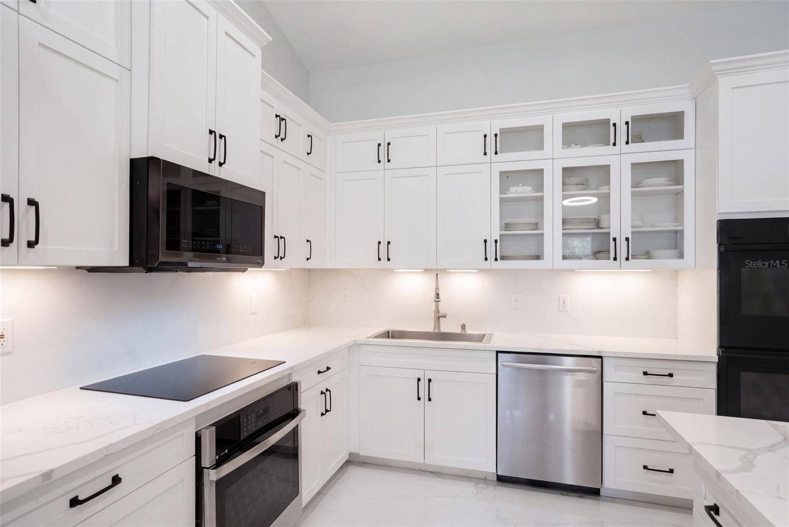 Updated Kitchen with 3 Ovens