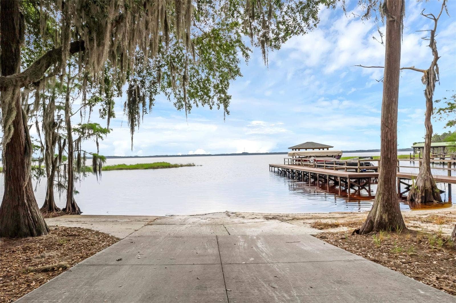 Private Neighborhood Access to Clermont Chain