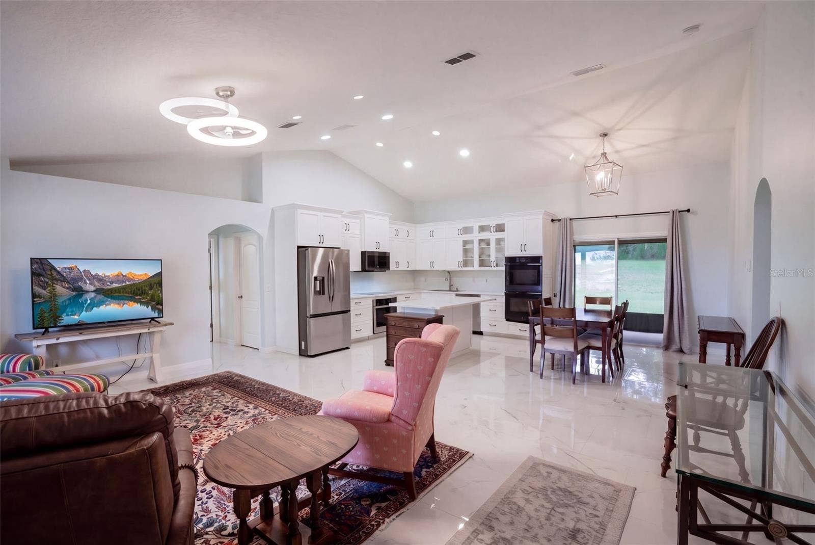 Bright & Open Floor Plan